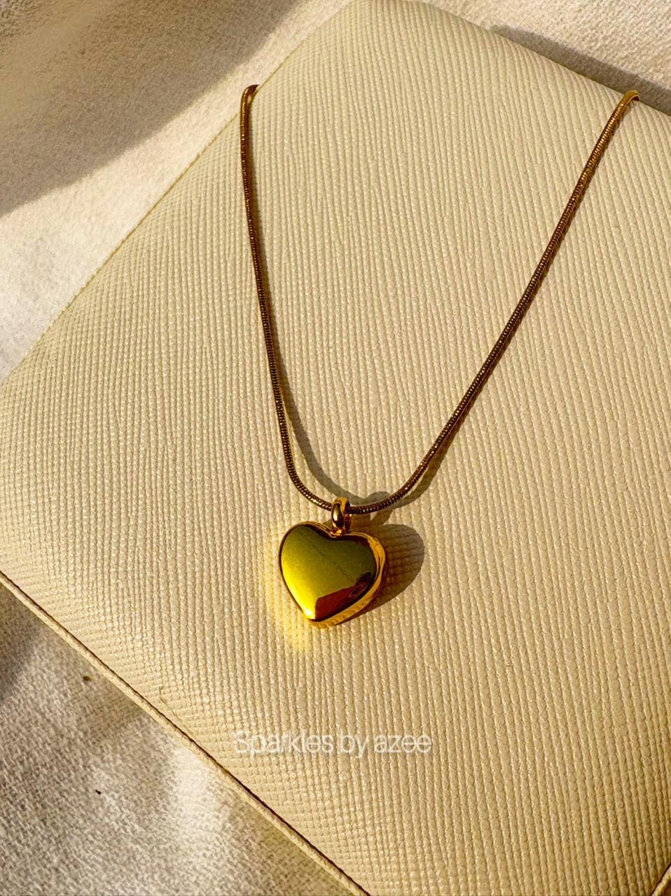 Luxuary Heart Decor Necklace - 18K Gold Plated